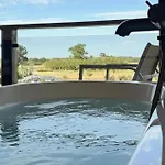 Дом отдыха Gorgeous In With House Sea View